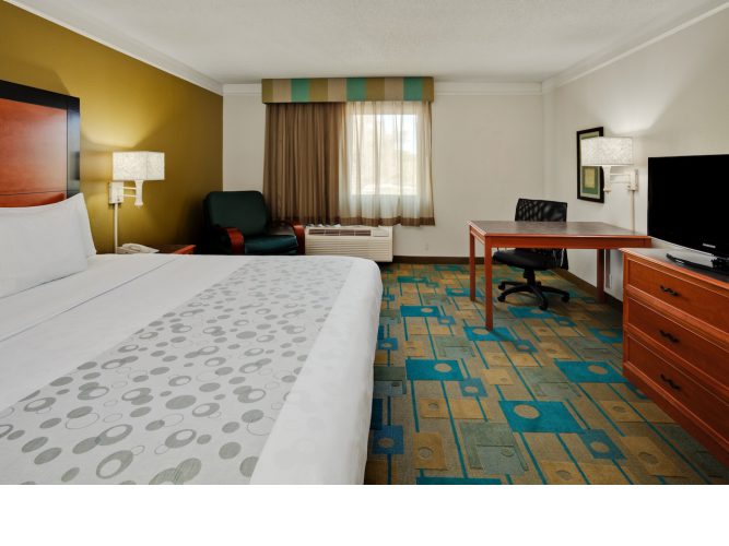 La Quinta Inn & Suites, St. Pete-Clearwater Airport - Guest Room
